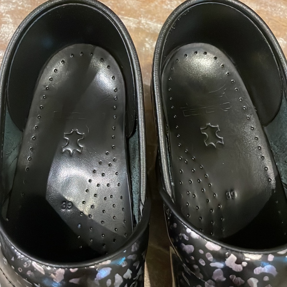 DANSKO 39 black silver cheetah print nursing career shoes - Picture 2 of 4